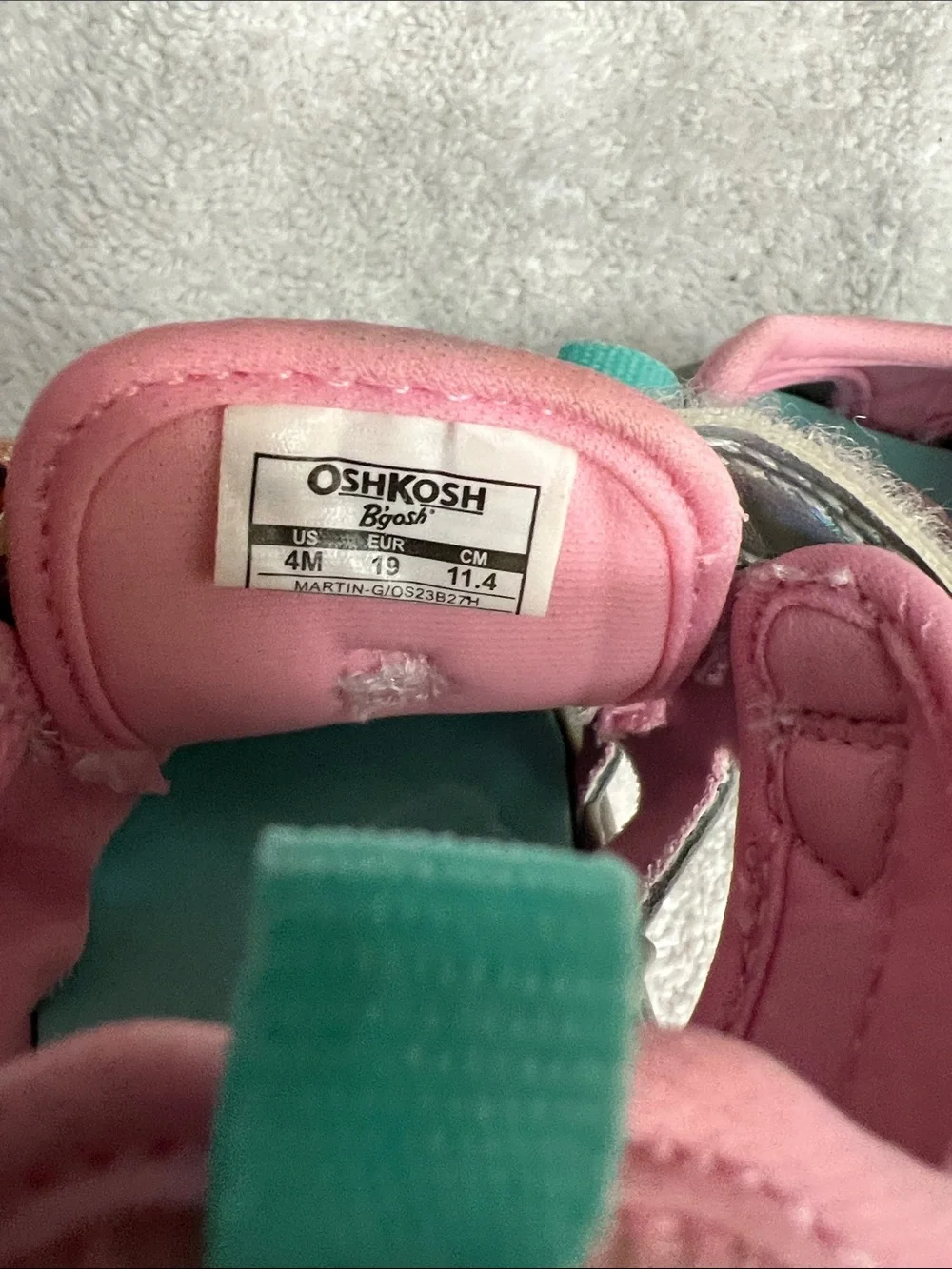 OshKosh B'gosh Gray Pink Teal Holographic Strap Kids Sandals (50)